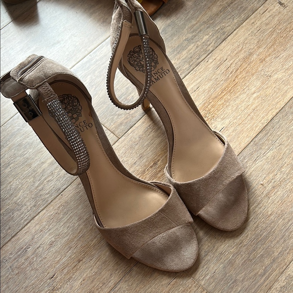 Vince Camuto Fyell Rhinestone Ankle Cuff Tan Evening Sandals, size 8.5